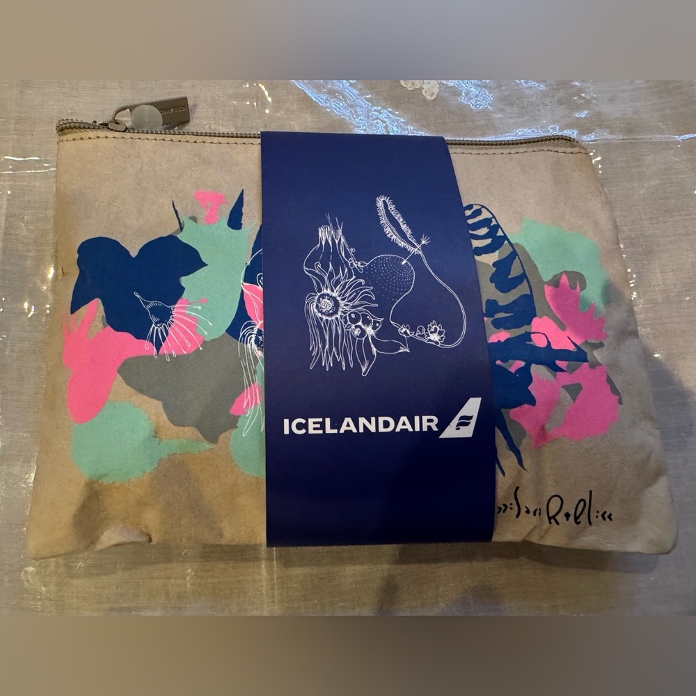 NWT LUXURY VANITY KIT FROM ICELANDAIR BUSINESS CLASS